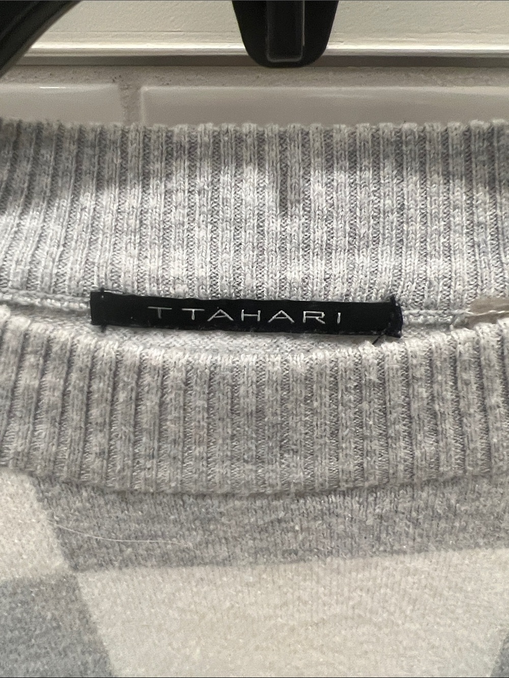 Tahari Classic Gray & Cream Checkerboard Sweater - Women's Crewneck - Picture 2 of 4
